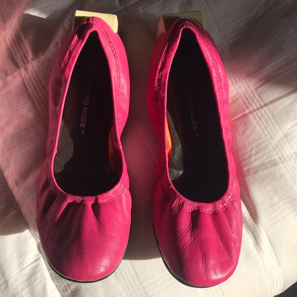 hot pink pointe shoes